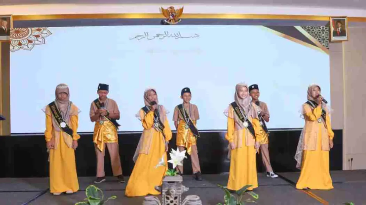 BERBAKAT: Acara dimeriahkan penampilan seni dan bakat siswa, mulai dari peragaan karate hingga tarian tradisional yang memukau undangan.