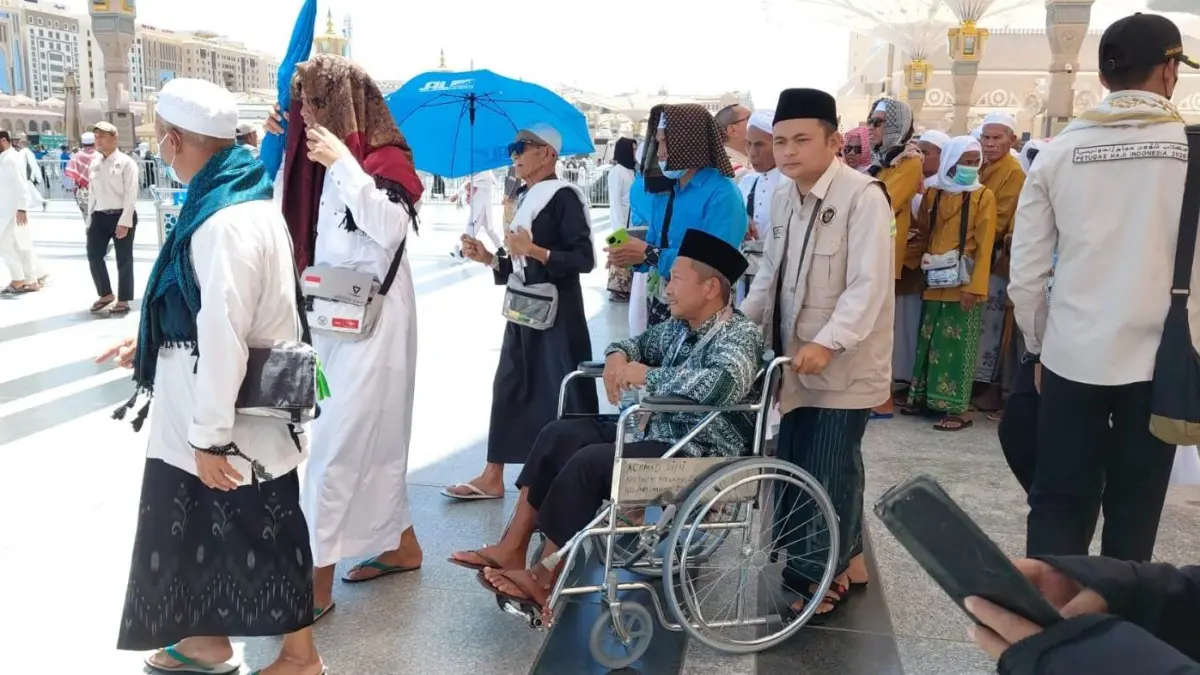  jemaah lansia, disabilitas dan risiko tinggi (risti), petugas juga memfasilitasi mereka agar bisa mengunjungi Masjid Nabawi. (dok Khudori for JPRM)