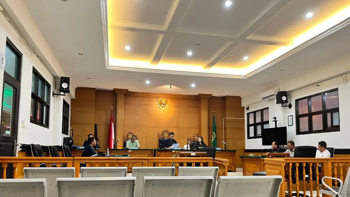 TERUS BERGULIR: Sidang pemeriksaan gugatan parkir berlangganan di Kota Mojokerto berlangsung di PTUN Surabaya, Rabu (3/6). (Rif