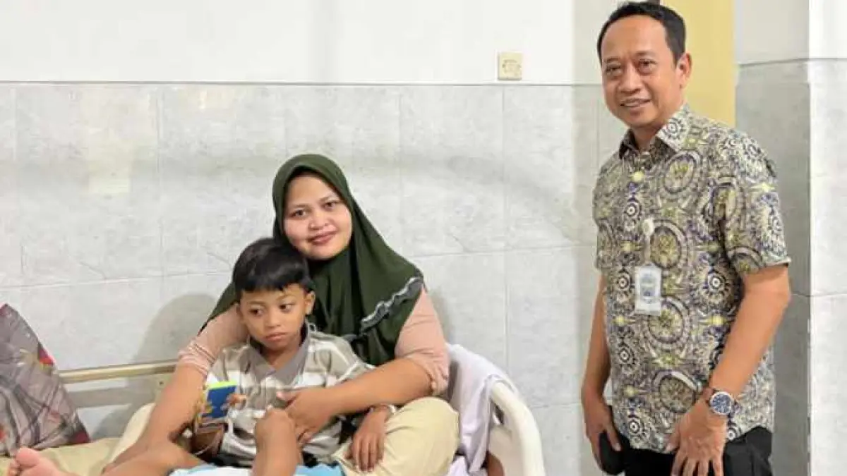Noni (34) saat ditemui pada Jumat (12/6), seorang ibu rumah tangga yang menceritakan pengalamannya saat memanfaatkan Program JKN untuk pengobatan anaknya yang harus menjalani perawatan intensif di rumah sakit.