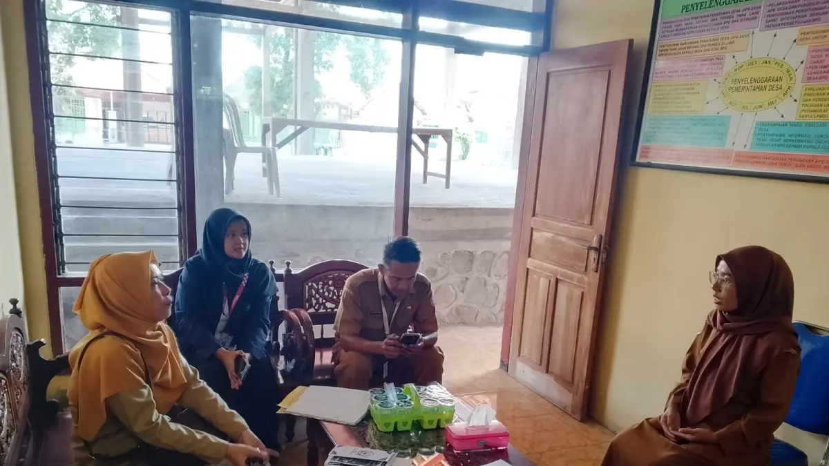 JEMPUT BOLA: Koordinasi UPT SKB Gedeg dalam menjaring peserta didik baru dengan melibatkan kolaborasi dari kecamatan. (Indah JPRM)