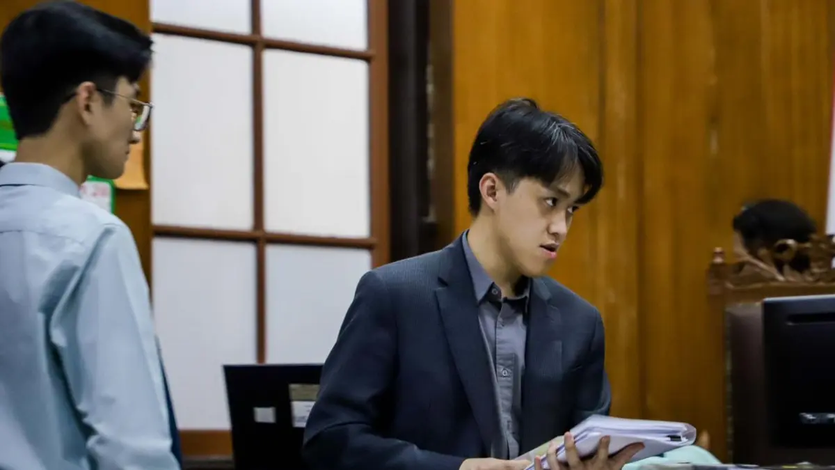 Kuasa hukum PT Java Fortis Corporindo Kimham Pentakosta dari MSA Lawfirm saat menjalani sidang di PN Surabaya.