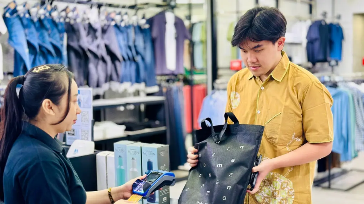 BENEFIT: Dobel keuntungan yang bisa didapat customer jika pembayaran melalui&nbsp;debit/QRIS/kartu kredit BCA. (Dodik JPRM)