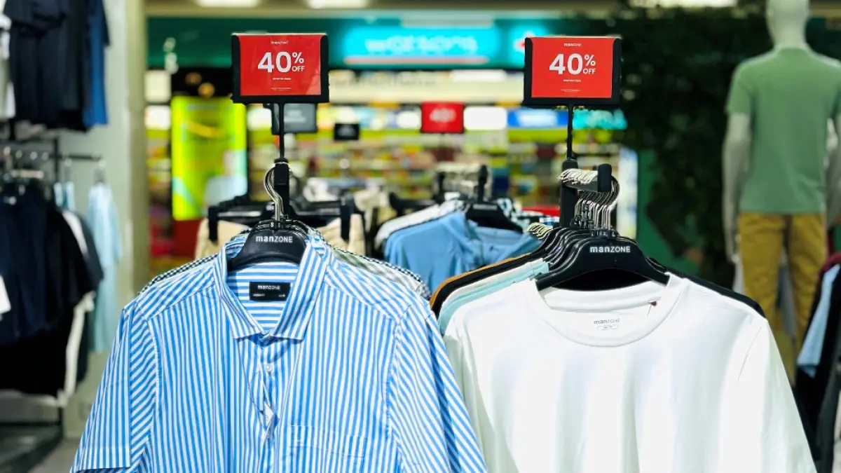 GEBER:&nbsp;Promo dengan diskon gede untuk kemeja dan kaos santai yang ter-up to date.