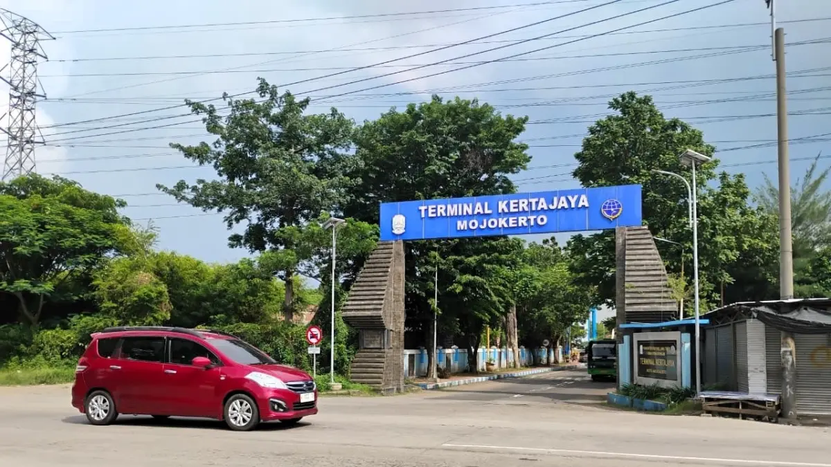 LENGKAPI SARPRAS: Dishub Jatim mewacanakan pemasangan perangkat ETLE di sekitaran pintu gerbang barat Terminal Kertajaya Mojokerto.&nbsp;(Martda JPRM) 