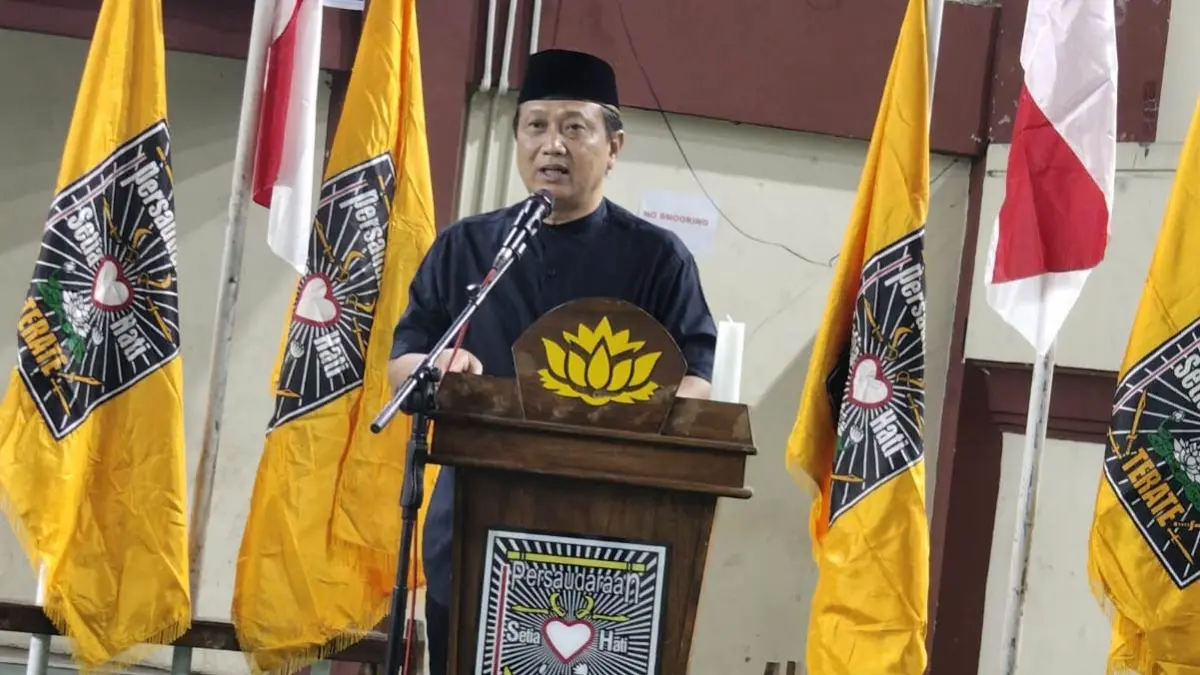 JAGA KETERTIBAN: Ketua IPSI Kota Mojokerto Deny Novianto saat menghadiri pengesahan warga PSHT di GOR Seni Majapahit, Kota Mojokerto, Selasa (16/6) lalu. (Martda JPRM)