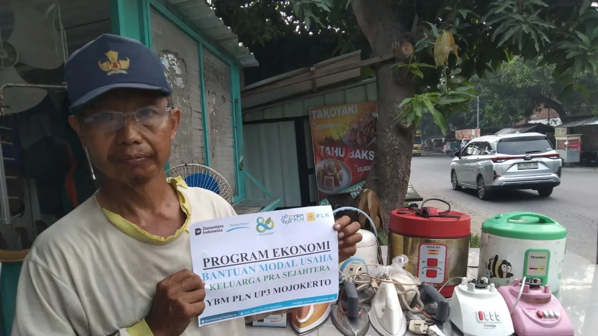 Program bantuan pasang baru listrik gratis bagi keluarga pra sejahtera dan rumah ibadah di wilayah Mojokerto, Jombang, dan Nganjuk pada Selasa (23/06).
