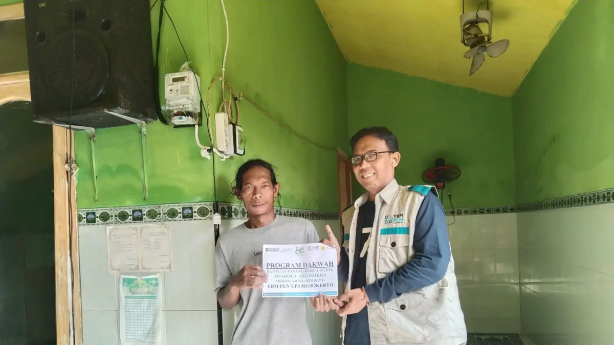 Program bantuan pasang baru listrik gratis bagi keluarga pra sejahtera dan rumah ibadah di wilayah Mojokerto, Jombang, dan Nganjuk pada Selasa (23/06).
