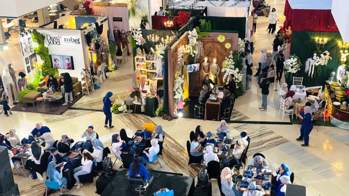 RAMAI: Pameran wedding terbesar dan terlengkap yang digelar Sunrise Mall Mojokerto sejak awal pembukaan ramai dikunjungi. (Dodik JPRM)
