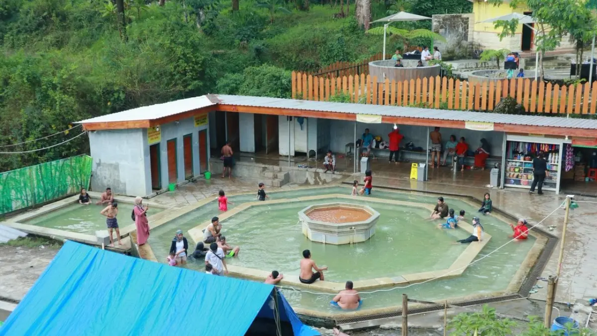 SEPAKAT:&nbsp;Pemandian Air Panas Gambiran di kawasan Wanawisata Air Panas Padusan, Kecamatan Pacet menjadi salah satu objek yang bakal menyumbang kontribusi untuk daerah. (Dori JPRM)