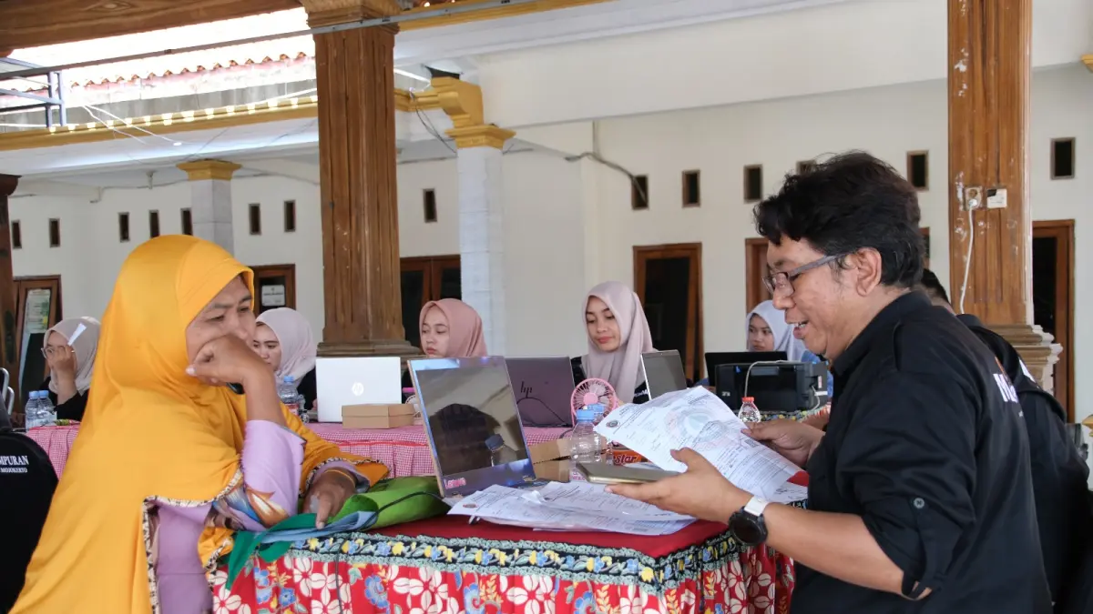 ANTUSIAS: Masyarakat dari berbagai desa menyambut baik program PESAN PAKDE yang dilaksanakan Bapenda Kabupaten Mojokerto di kantor-kantor desa.