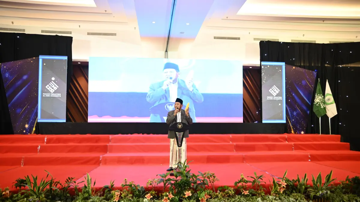 CERAMAH: Ketua Umum MUI Provinsi Jatim Prof Dr KH Abdul Halim Soebahar menyampaikan ceramah ilmiah.