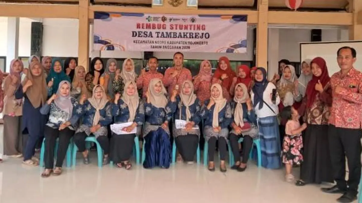 KOLABORATIF: Pemdes Tambakrejo, Kecamatan Ngoro, Kabupaten Mojokerto menggelar Rembuk Stunting dengan menggandeng lintas sektor, Kamis (18/6). 
