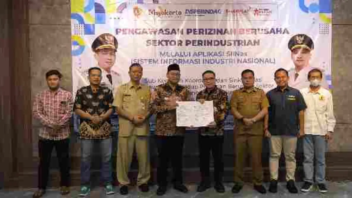 KOLABORASI: Wabup M. Rizal Octavian didampingi Kadisperindag Noerhono dan pihak terkait berkolaborasi dengan Ubaya dalam meningkatkan kualitas produksi produk unggulan daerah, di Ruang Pertemuan Perum BULOG Kantor Cabang Mojokerto, Selasa, (30/6).