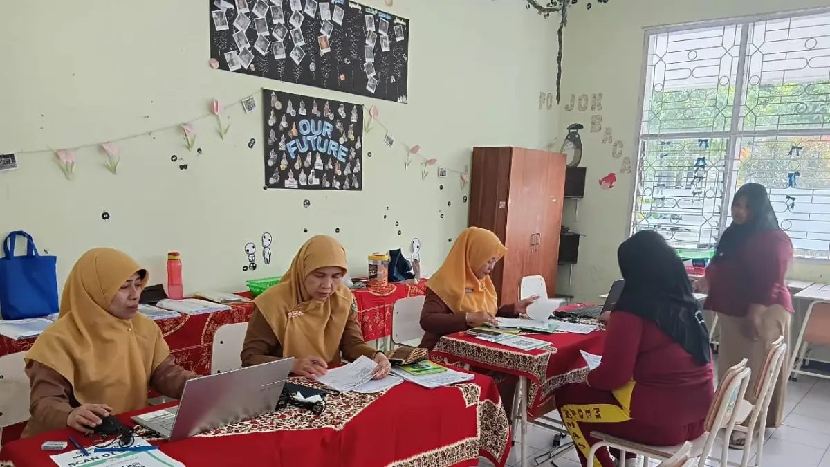 TAK LIBUR: Salah satu kegiatan peningkatan kompetensi pendidik di SMAN 1 Gondang selama libur semester. (Oce JPRM)