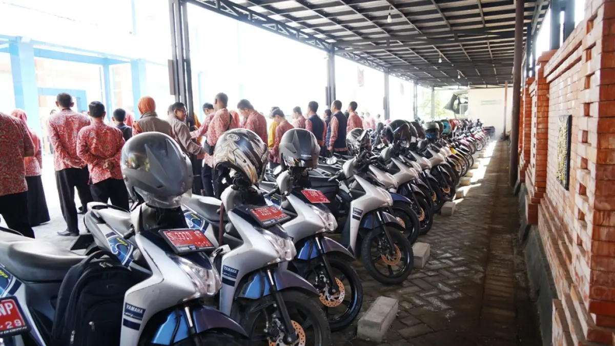 ASET: Panitia melakukan pemeriksaan kendaraan dinas menyeluruh meliputi kondisi fisik, kebersihan, kelayakan mesin, kelengkapan surat-surat, hingga administrasi Barang Milik Daerah.