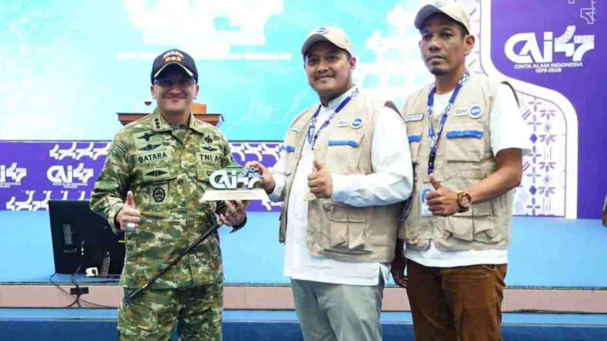 Komandan Resor Militer (Danrem) 082/CPY Kolonel Inf Batara, S.Hub.Int., M.Hub.Int., memberikan pembekalan Wawasan Kebangsaan (Wasbang) kepada ribuan generasi muda peserta Perkemahan Akhir Tahun Ajaran Cinta Alam Indonesia (Permata CAI) ke-47. 