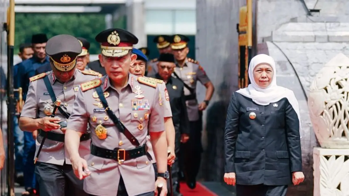 Gubernur Jawa Timur Khofifah Indar Parawansa (kanan) mendampingi Kapolri Jenderal Listyo Sigit Prabowo kunjungan di Jatim beberapa waktu lalu. ANTARA/HO-Biro Adpim Pemprov Jatim
