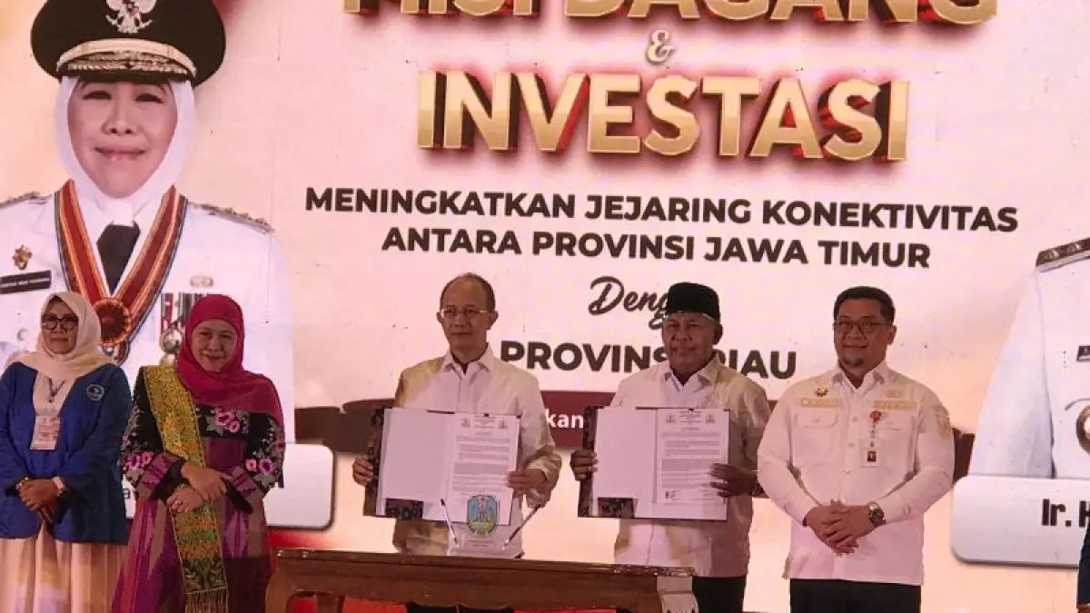Gubernur Jawa Timur Khofifah Indar Parawansa dalam misi dagang dengan Pemprov Riau di Pekanbaru. ANTARA/HO-Pemprov Jatim
