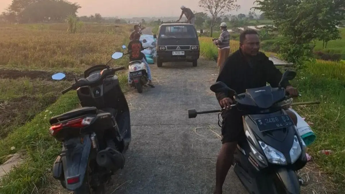 INFRASTRUKTUR: Pembangunan jalan usaha tani (JUT) oleh Pemdes Warugunung mempermudah para petani dalam mengakses lahan pertanian di setiap dusun.