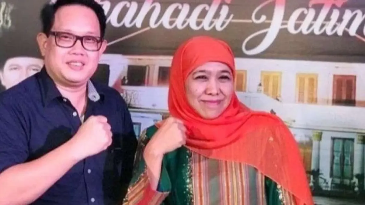 Sekdaprov Jatim, Adhy Karyono saat bersama Gubernur Jatim Khofifah Indar Parawansa. (dok istimewa)
