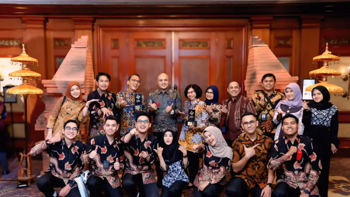 Kepala Biro Administrasi Pimpinan Setdaprov Jatim Pulung Chausar bersama tim.
