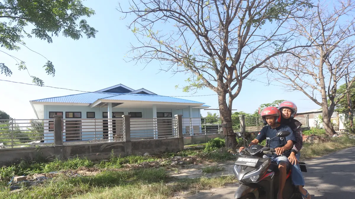 TUNGGU KEPASTIAN: Bangunan unit SPPG di Lingkungan Cinde, Kelurahan/Kecamatan Prajurit Kulon, Kota Mojokerto yang dikabarkan hingga saat ini belum beroperasi, kemarin (12/7). (Sofan JPRM)