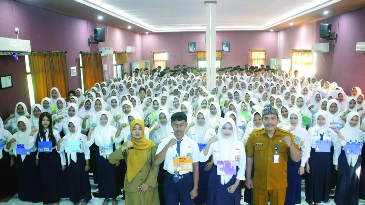 BUDAYA RAMAH: Siswa baru SMAN 1 Dawarblandong saat menjalani rangkaian MPLS. (Indah JPRM)