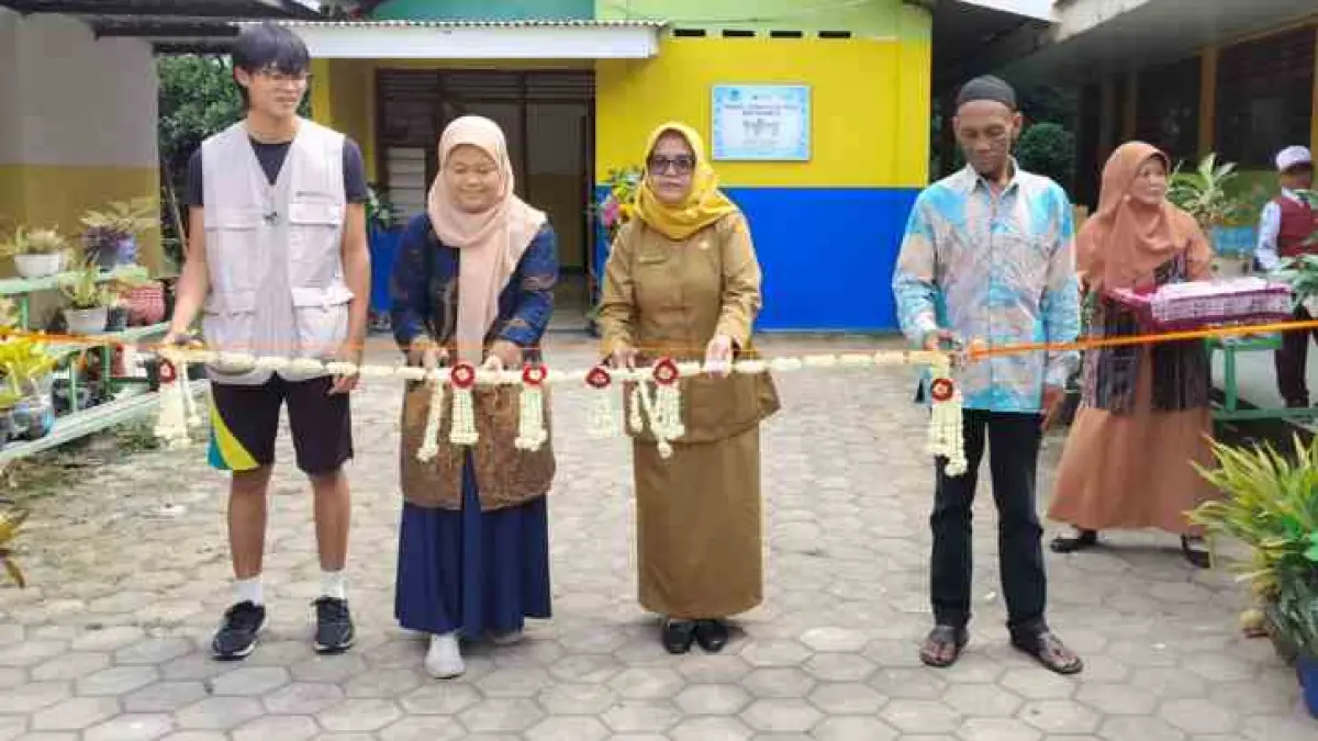 ENERGI: Komitmen ITS menghadirkan solusi teknologi berdampak nyata bagi masyarakat kembali diwujudkan melalui program EIA 2026, di Desa Kemiri, Kecamatan Pacet, Selasa (4/7).