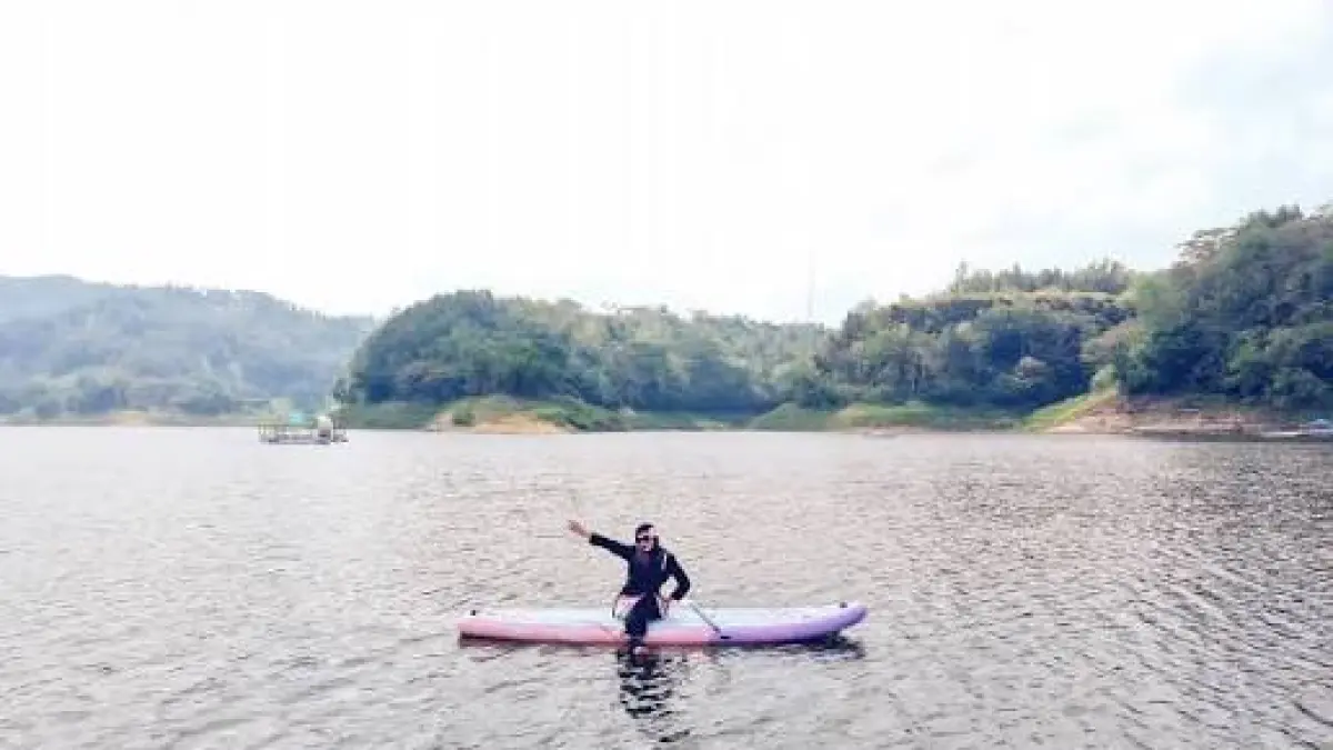 Paddle Board di Waduk Tanjungan.