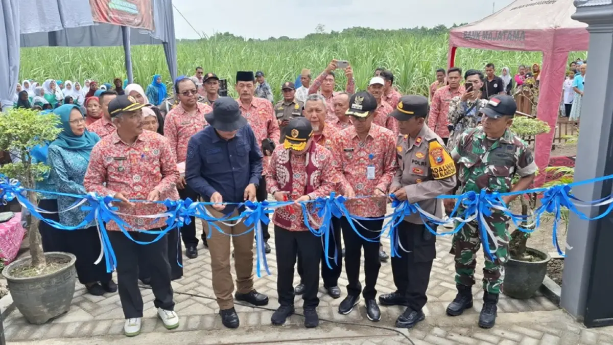 SOLUSI MASALAH SAMPAH: Bupati Mojokerto Muhammad Albarraa meresmikan TPS3R Setia Karya, Desa Cinandang, Kecamatan Dawarblandong, Kabupaten Mojokerto pada Januari 2026.