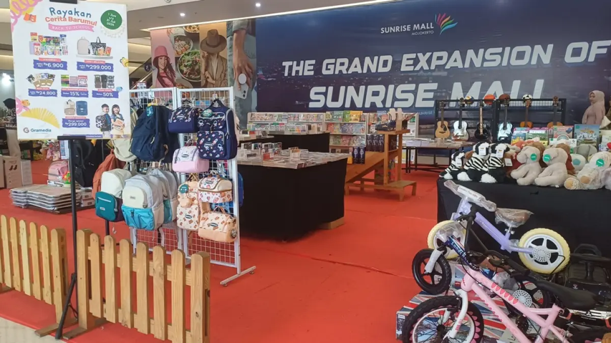 TERLENGKAP: Pameran Gramedia di lantai Lumina Sunrise Mall Mojokerto 2 ini siap membantu Anda memenuhi kebutuhan perlengkapan sekolah sang buah hati.