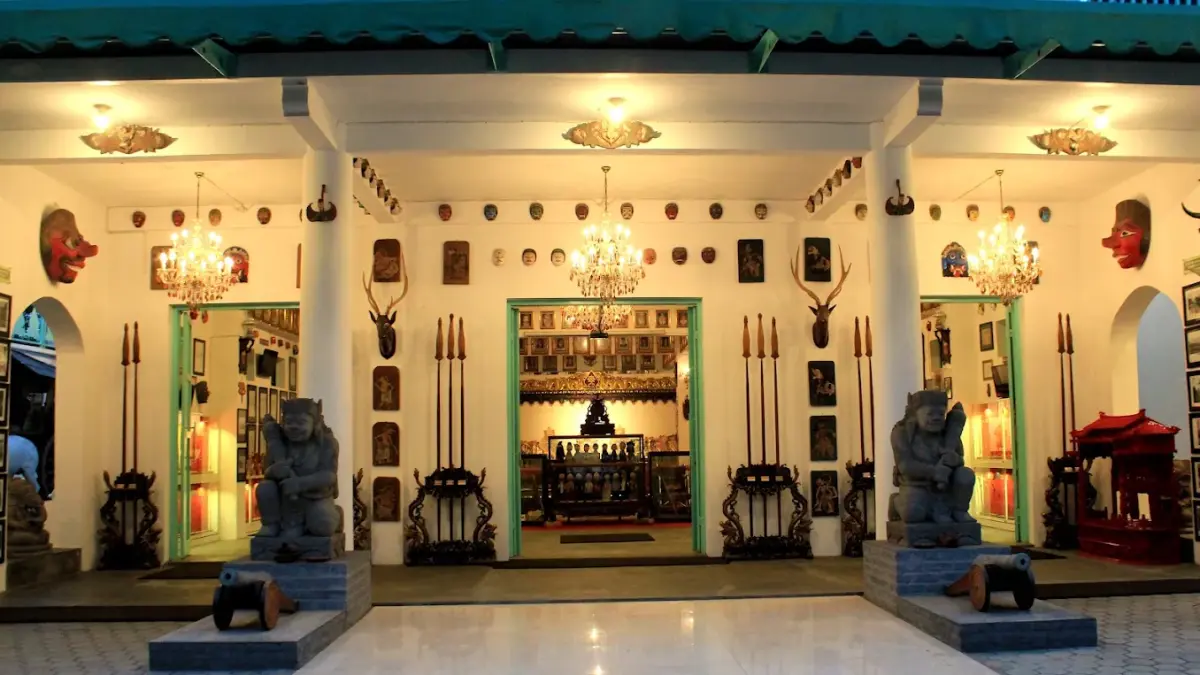Menelusuri jejak seni dan budaya di Museum Gubug Wayang.