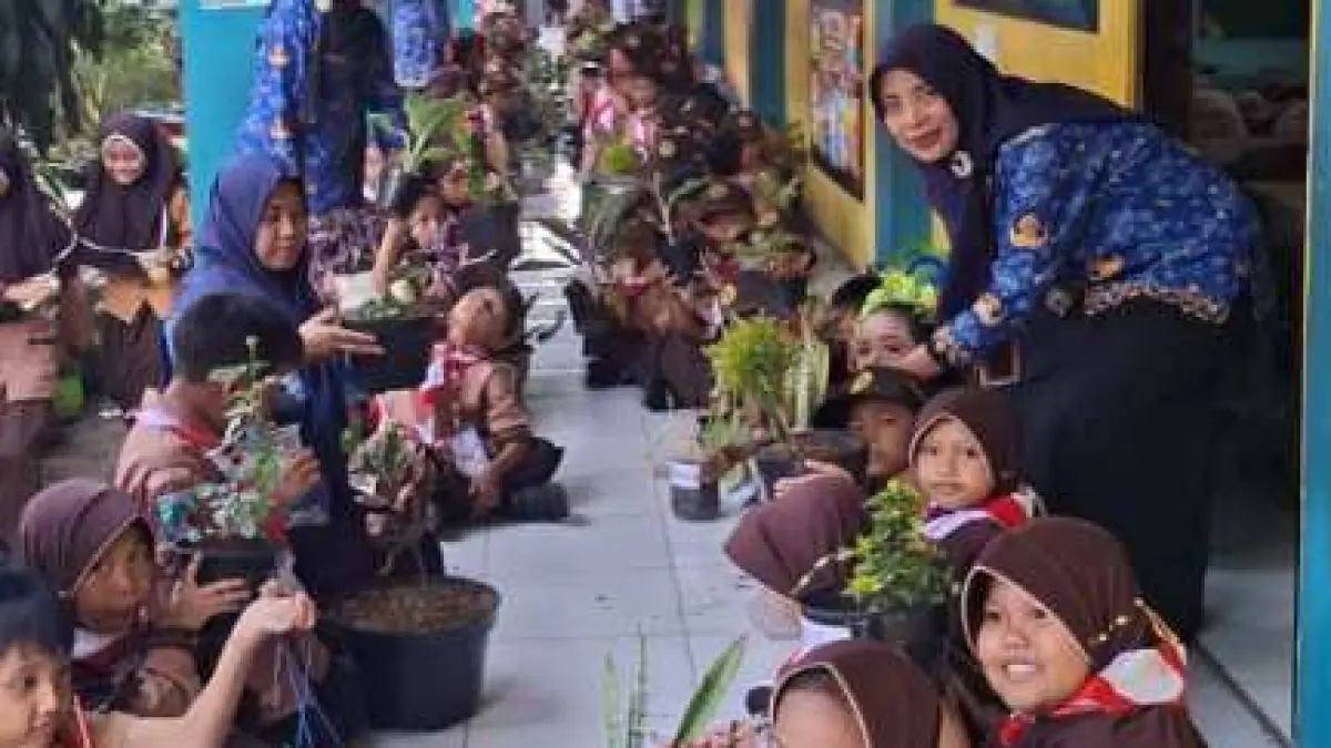  SDN Wonokusumo, Kecamatan Mojosari resmi menutup rangkaian kegiatan Masa Pengenalan Lingkungan Satuan Pendidikan (MPLS) Ramah Tahun Ajaran 2026/2027 pada Jumat (17/7). 