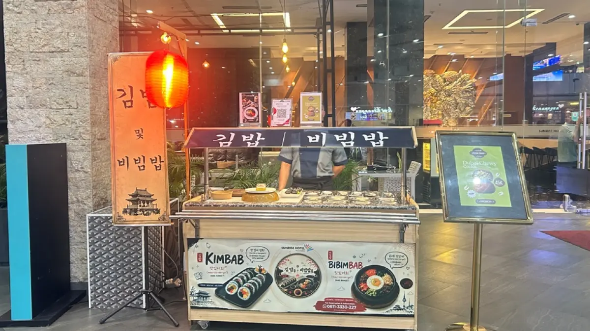 MENU BARU: Sunrise Hotel Mojokerto secara resmi meluncurkan promo kuliner malam terbaru yang menyajikan dua menu ikonik Negeri Ginseng: Kimbab dan Bibimbab. (Dodik JPRM)