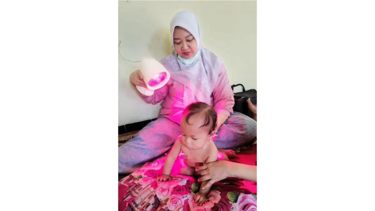 TREATMENT: Layanan perawatan bayi datang langsung ke rumah diminati warga Kota Mojokerto. (Farisma JPRM)