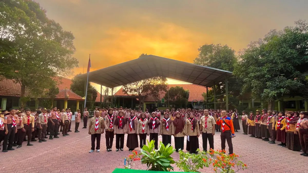 PUNCAK ACARA: Perkemahan Jumat Sabtu (Perjusa) di SMPN 2 Ngoro diikuti seluruh siswa baru peserta MPLS tahun ini.