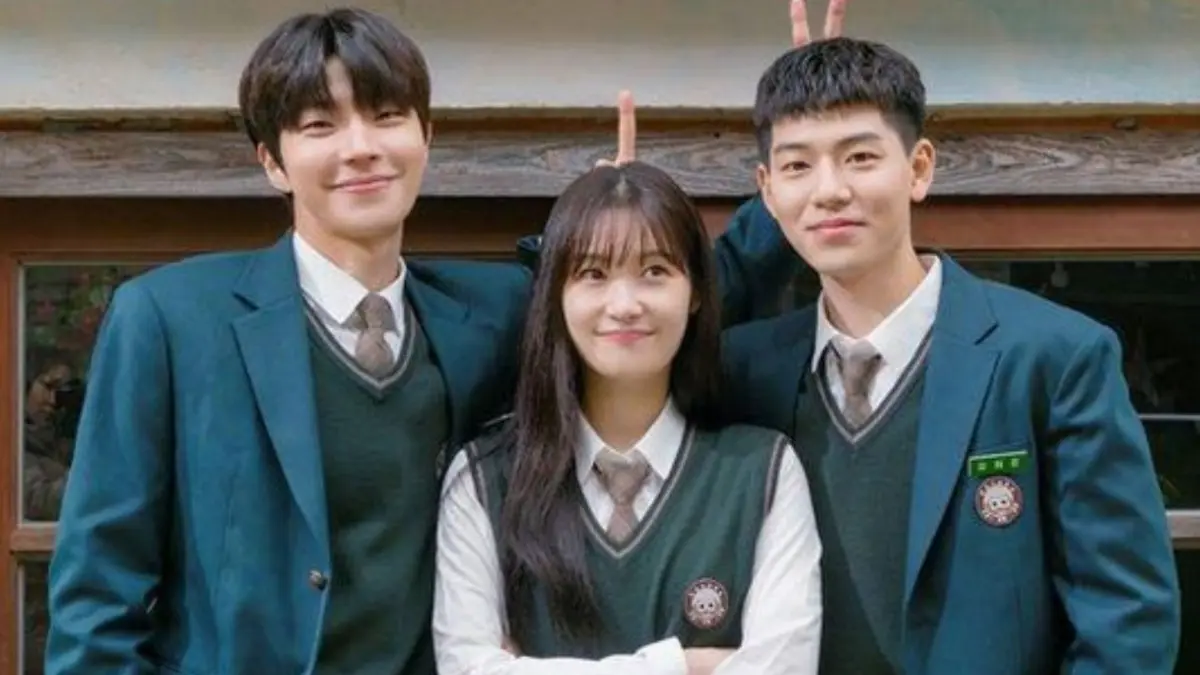 Bingung cari tontonan? 
Ini dia 7 drama Korea terbaru Juli 2026 dengan rating tinggi yang wajib masuk watchlist. Mana yang paling bikin kamu penasaran? 