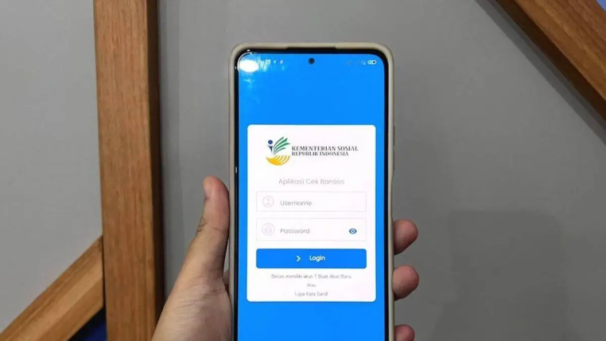 Tampilan aplikasi Cek Bansos Kemensos di telepon seluler yang dapat digunakan untuk mengecek status penerima bantuan sosial secara daring.