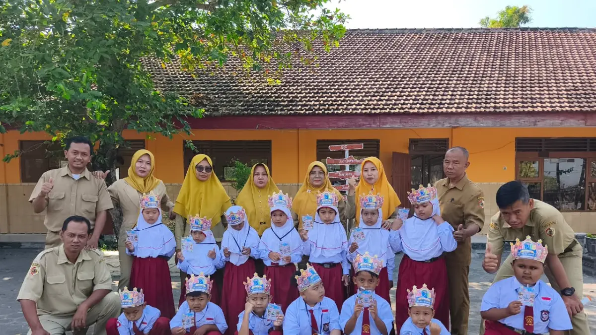 ADAPTASI: Siswa baru SDN Mojokumpul 2, Kecamatan Kemlagi mengikuti kegiatan MPLS Ramah 2026.

&nbsp;