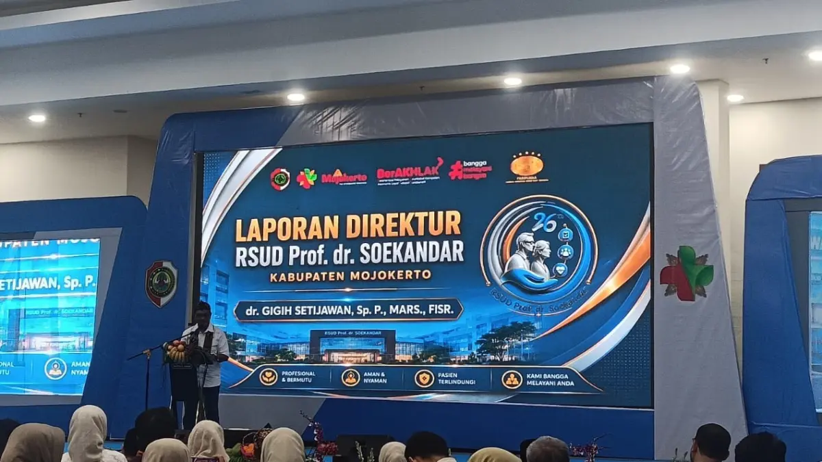KOMITMEN: Plt Direktur RSUD Prof dr Soekandar dr Gigih Setijawan, Sp.P, MARS, FISR, saat menyampaikan laporan.