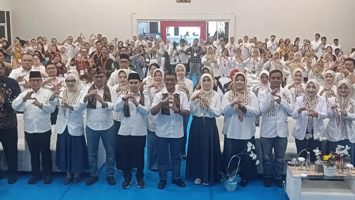 LAUNCHING: Bupati Mojokerto Muhammad Albarraa bersama jajaran pimpinan daerah hadir dalam HUT RSUD Prof dr Soekandar.