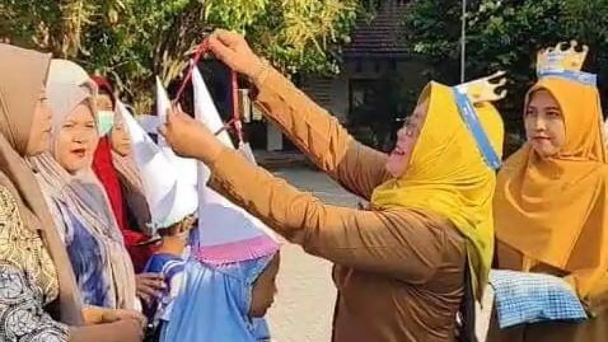 ORIENTASI: Siswa baru SDN Bendung 1, Kecamatan Jetis mengikuti kegiatan MPLS Ramah 2026.
