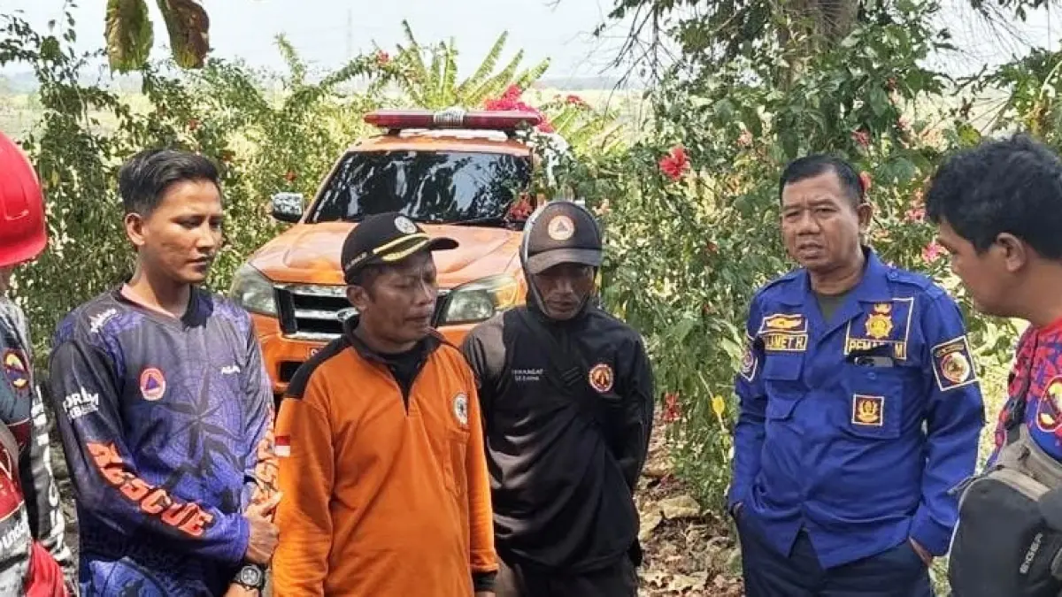 DITERJUNKAN: Petugas BPBD Kabupaten Mojokerto bersama tim gabungan melakukan upaya pencarian lansia asal Desa Sumengko, Kecamatan Jatiorejo yang dua hari dilaporkan hilang, kemarin (24/7). (dok BPBD Kabupaten Mojokerto for JPRM)