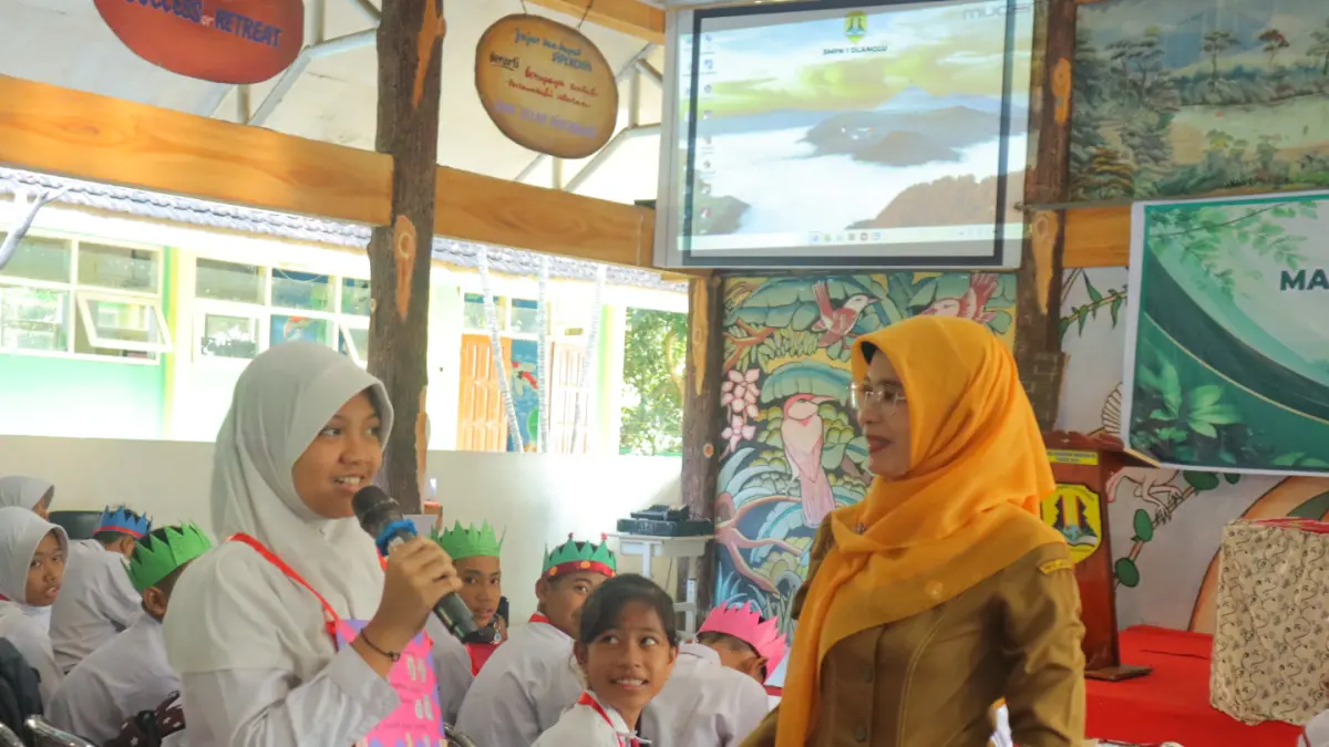MASA ADAPTASI: Siswa baru SMPN 1 Dlanggu, Kabupaten Mojokerto mengikuti kegiatan MPLS Ramah 2026.