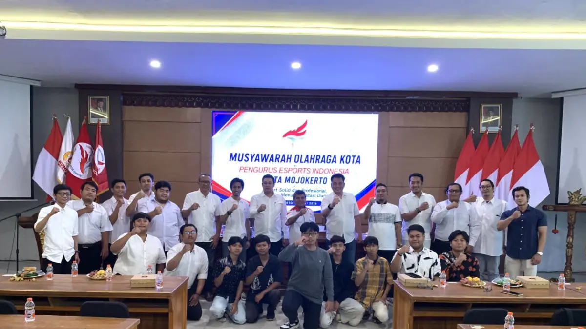 Jajaran anggota ESI Kota Mojokerto usai Muskot yang digelar di Aula Dikbud Kota Mojokerto, Sabtu (25/7). (Arief Hikmawan/JPRM)