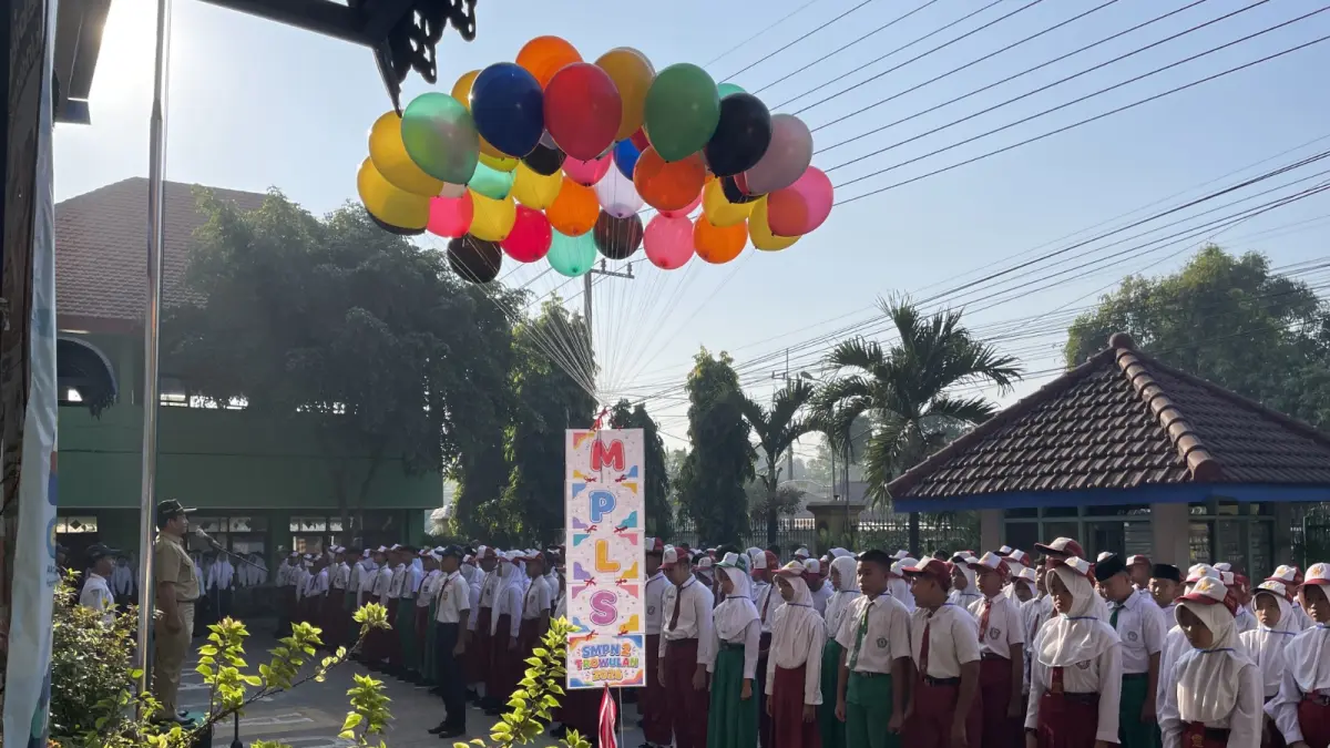 HUMANIS: SMPN 2 Trowulan resmi membuka MPLS tahun ajaran 2026/2027 dengan balon warna-warni sekaligus sebagai simbol semangat baru.