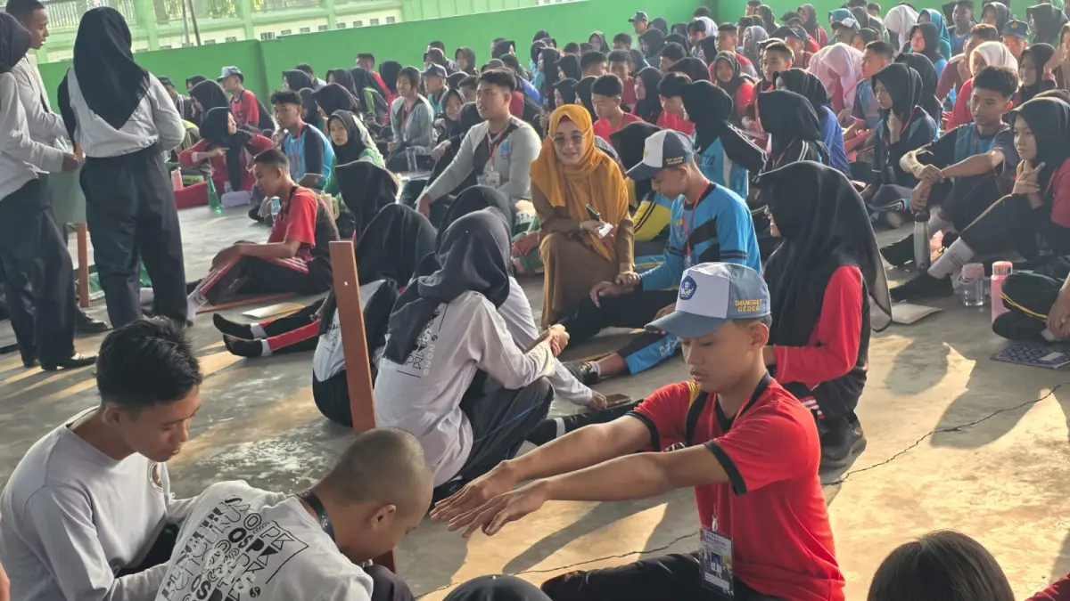 SEKOLAH RAMAH: Ratusan siswa baru SMAN 1 Gedeg belajar karakter, kerja sama, dan adaptasi melalui kegiatan ramah dan edukatif.