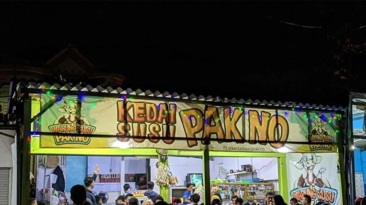 Kedai Susu Segar Pak No, Buka 24 jam setiap hari, sajikan susu murni segar & harga terjangkau. 