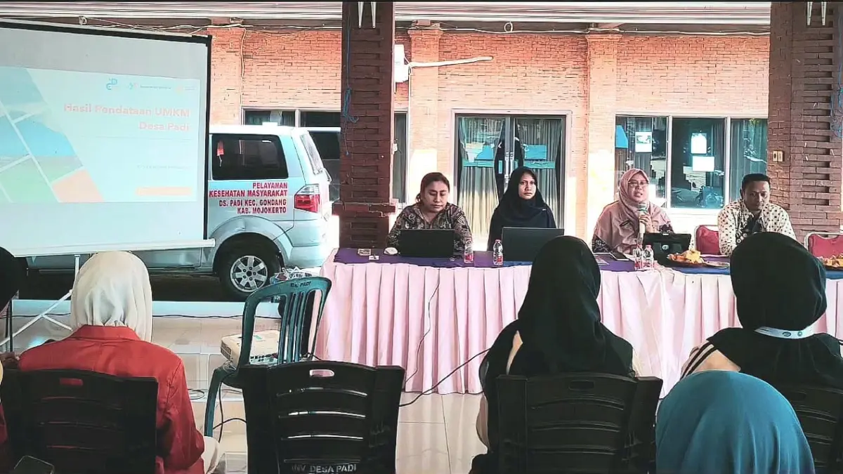 SADAR STATISTIK: Kegiatan Pembinaan Desa Cinta Statistis sekaligus paparan hasil pendataan UMKM di Balai Desa Padi, Kecamatan Gondang, Jumat (24/7).
